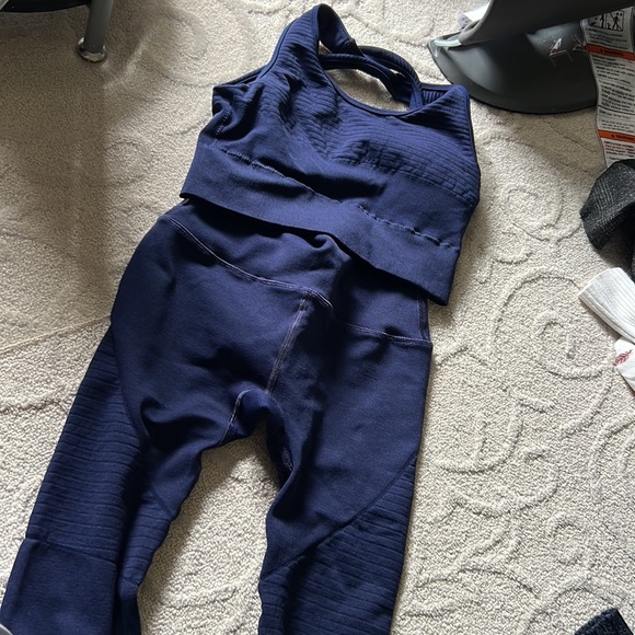 Alphalete set small.. barley worn. like new - Picture 4 of 6